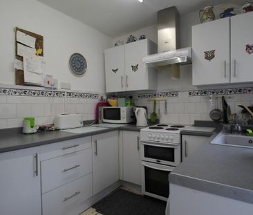 1 bedroom in a house share to rent - Photo 3