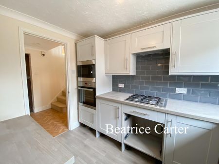 3 bedroom detached house to rent - Photo 4
