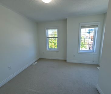 For Lease - 3041 Hibiscus Gardens, Oakville, Ontario - Photo 2