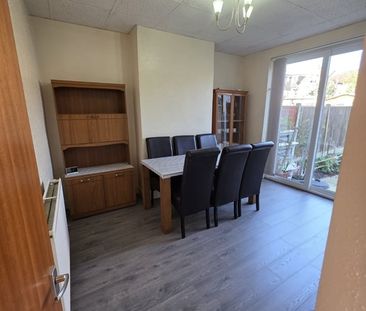 3 Bed Terraced House, Claremont Gardens, IG3 - Photo 5
