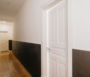Room in a shared 7-bedroom apartment for rent in Lisbon, perfect for professionals or students, pets not allowed - Photo 1