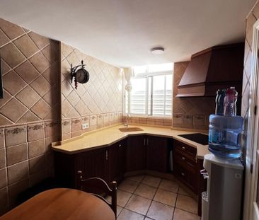 Alquiler de piso en Calle Sorolla - Photo 1