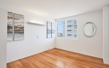 Beachfront 3-Bedroom Rental in Burleigh Heads - Prime Location - Photo 4