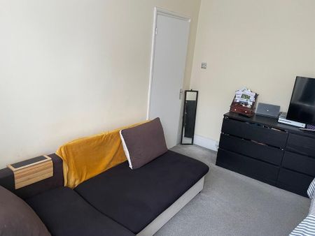 1 bedroom ground floor flat to rent - Photo 3