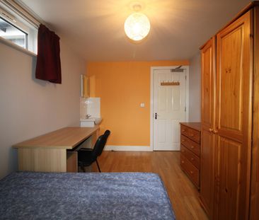 6 Bed Terraced House, Livingstone Road, SO14 - Photo 4