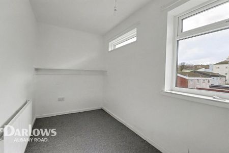 4 bedroom terraced house to rent - Photo 5