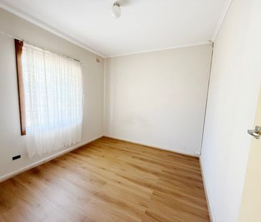 Three bedroom home with large family area - Photo 4