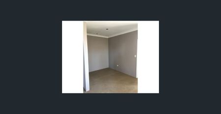 TWO BEDROOM TOP FLOOR APARTMENT - Photo 3