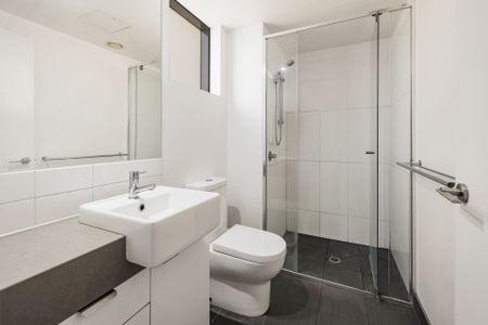 Stylish 2-Bedroom Apartment with City Views in the Heart of Fortitude Valley - Photo 3