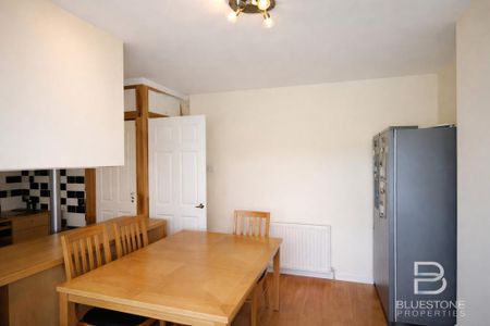3 bedroom detached house to rent - Photo 2