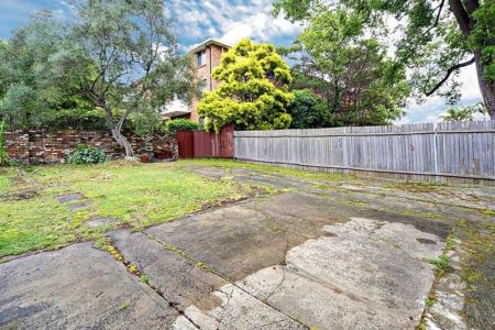 Spacious Four-Bedroom Home in Prime Ashfield Location - Photo 3