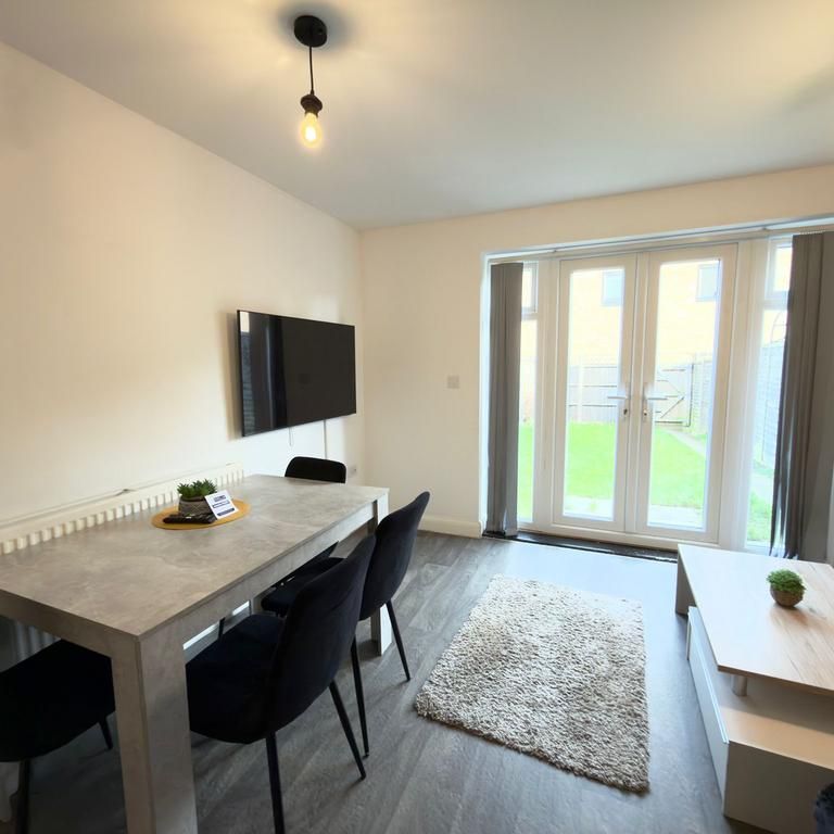 1 bedroom in a house share to rent - Photo 1