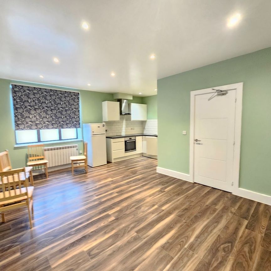 3 Bed Flat, Park Street, LU1 - Photo 1