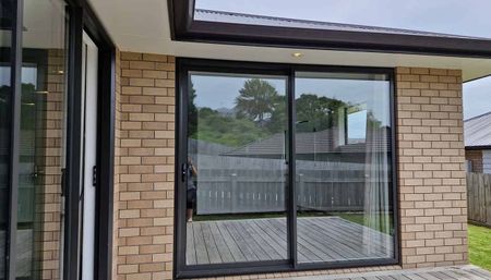 Modern, warm 4BR Home in Tuakau w/ Deck - Photo 3