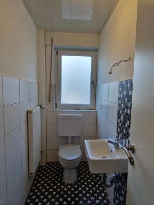 Singles aufgepasst: helle 2-Zimmer-Wohnung mit Einbauküche und Terrasse zu vermieten - Foto 1