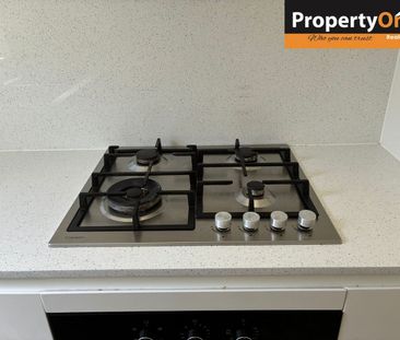 Family Home in Prime Location! - Photo 6