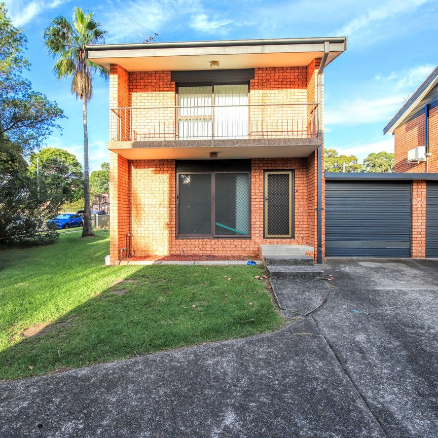 Two Bedroom Renovated Townhouse - Photo 1