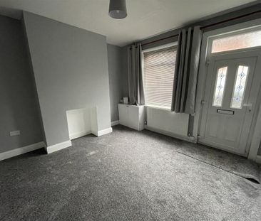 3 bedroom semi-detached house to rent - Photo 6