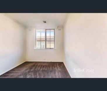 Light & Bright South Yarra Apartment - Photo 4