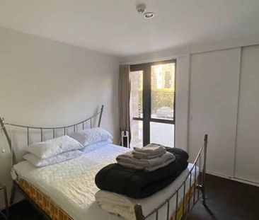 Refurbished 1 bedroom apartment - Photo 3