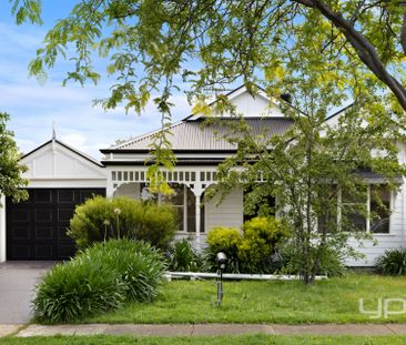 Beautifully Presented Home Offering Comfort & Convenience !! - Photo 1