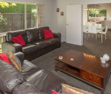 Spacious four bedroom family home! - Photo 2