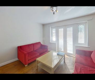 5 Bed End Terrace, Friars Court, NG7 - Photo 2