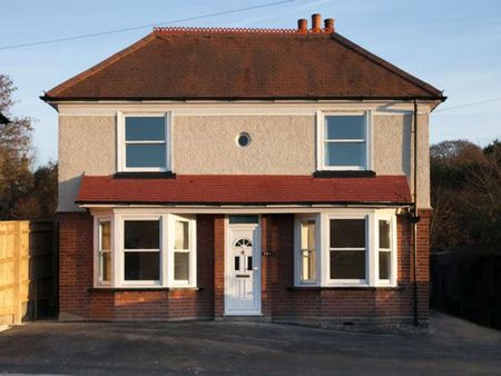 🚗💨Easy Access To Main Transport Links🚗💨 Room 5 - Photo 5