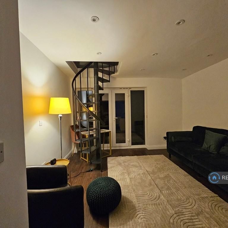 2 bedroom semi-detached house to rent - Photo 1