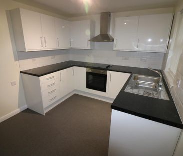 2 bedroom semi-detached house to rent - Photo 6