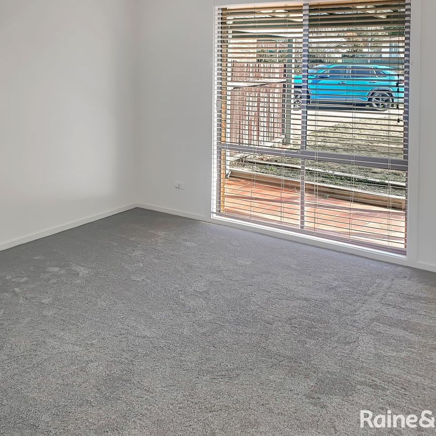 Renovated 3 bedroom single level townhouse near Karabar Shopping Mall. - Photo 1