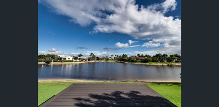 25 Weathery Avenue, Mermaid Waters QLD 4218 - House For Rent | Domain - Photo 4