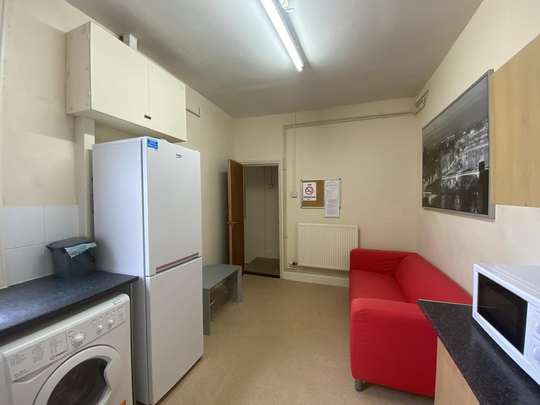 3 bedroom flat to rent - Photo 1