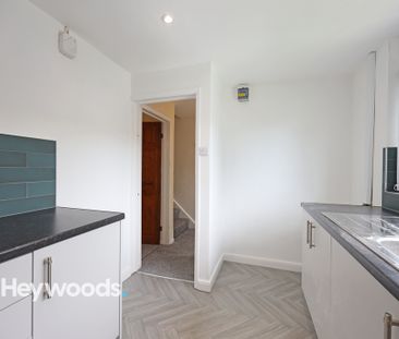 3 bed town house to rent in Rothesay Avenue, Newcastle under Lyme - Photo 2