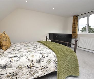 4 bedroom semi-detached house to rent - Photo 5