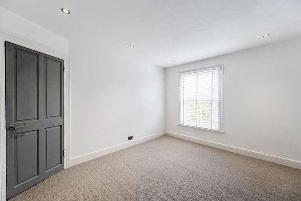 Top Flat, Cottage Grove, Southsea, Hampshire, PO5 - Photo 1