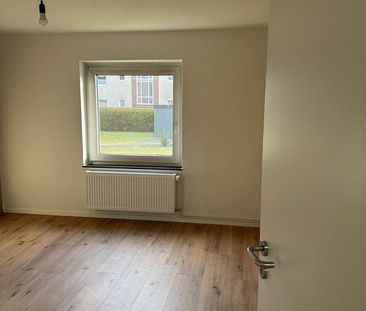 Erstbezug nach vollständiger Renovierung, moderne und bezugsfertige... - Photo 2