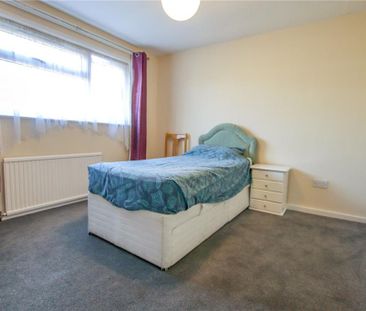 3 bedroom end of terrace house to rent - Photo 4