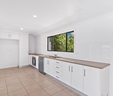 10 Passage Avenue - Coastal Elegance with Ocean Views and Pool - Photo 6