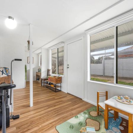 Recently Refurbished Charming 3-Bedroom Home - Photo 3