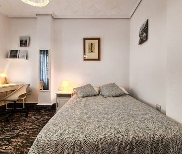 Calle de Castellón, Valencia, Valencian Community 46004 - Photo 3