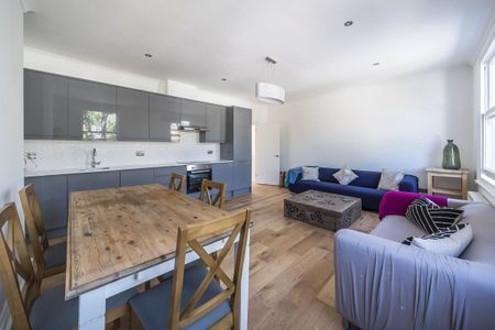 4 bedroom flat to rent - Photo 4