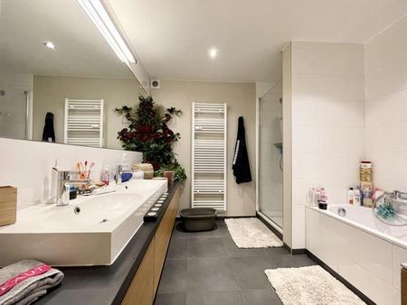 B/w CONGRES & MADOU: 2-bedroom duplex with terrace : CHARM - Photo 2