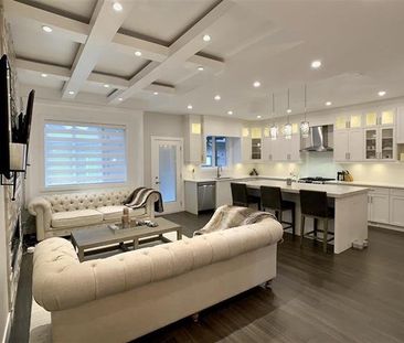 Gorgeous Upper of Langley Home - Photo 4