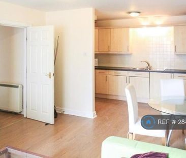 2 bedroom flat to rent - Photo 2