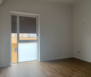 Apartamento T1 para arrendamento sem móveis no Monte Estoril - Photo 1