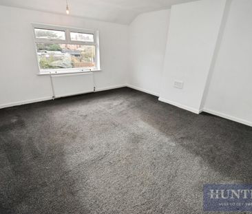 3 bedroom House To Let Total Size: 905 SQ FT - Photo 2