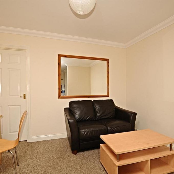 3 bedroom flat to rent - Photo 1