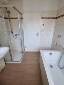 Eugen-Fritsch-Str. 32, Wohnung 13 ~~~ Einbauküche, Haus mit Aufzug, Balkon, Tageslichtbad mit Wanne und Dusche - Foto 3