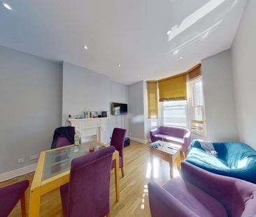 4 bedroom flat to rent - Photo 2